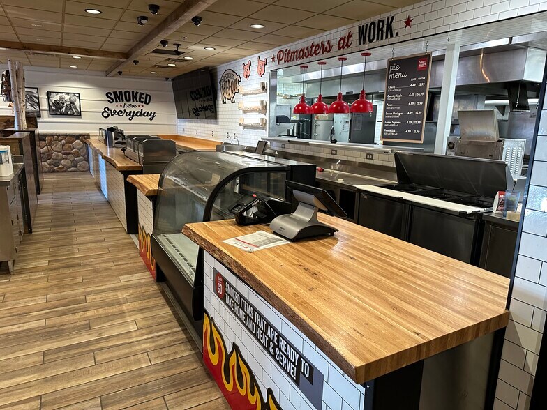 More Photos Of 1970 S Columbia Rd, Grand Forks Freestanding For Sale