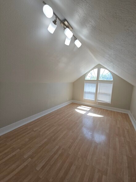 More Photos Of 2017 30th St, Sacramento Apartments For Sale