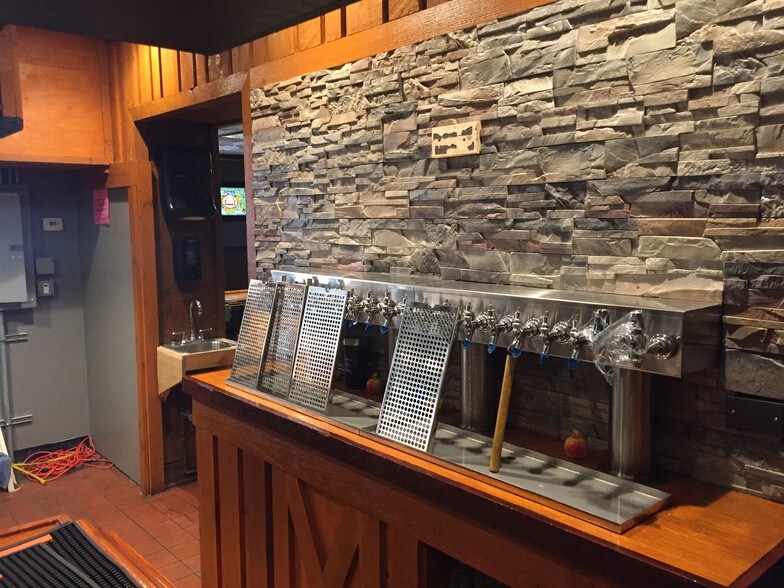 More Photos Of 8-22 W Busse Ave, Mount Prospect Restaurant For Lease