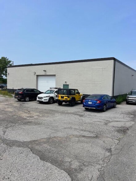More Photos Of 555 Orchard Park Rd, West Seneca Warehouse For Lease