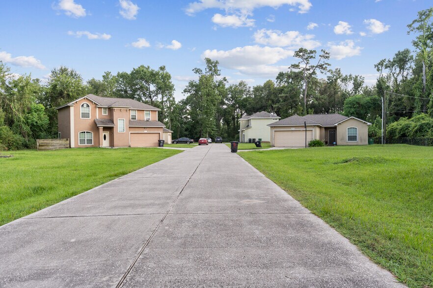 More Photos Of 9104 N Green River Dr, Houston Specialty For Sale