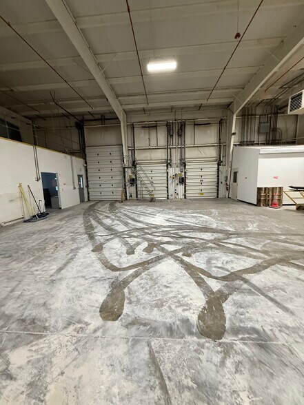 More Photos Of 6351 Inducon Dr E, Sanborn Warehouse For Lease