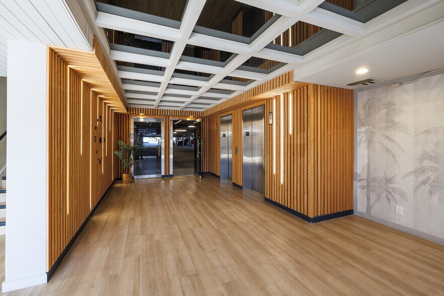 More Photos Of 22801 Ventura Blvd, Woodland Hills Office For Lease