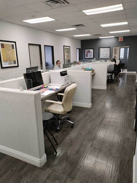 More Photos Of 8867 W Flamingo Rd, Las Vegas Office For Sale