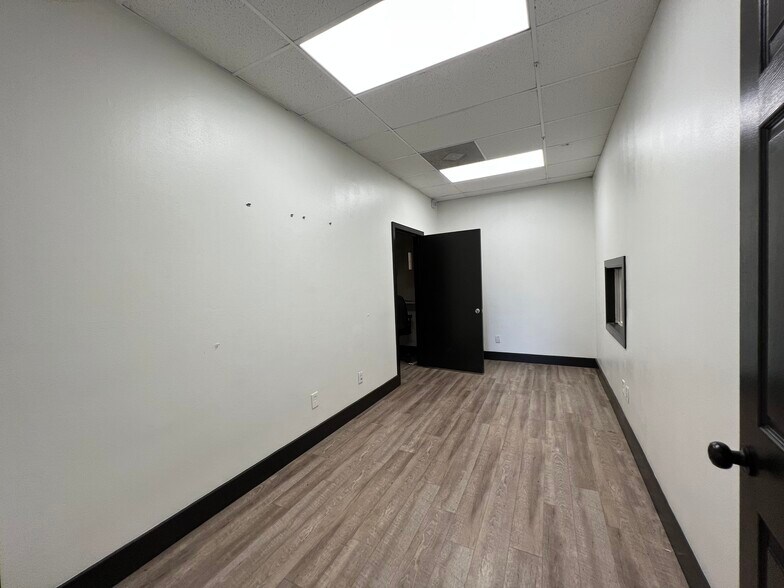 More Photos Of 1207 FM 359 Rd, Richmond Warehouse For Lease