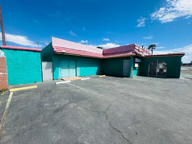 More Photos Of 825 S Decatur Blvd, Las Vegas Freestanding For Sale