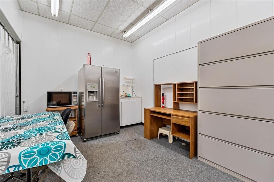 More Photos Of 411 Solida Rd, South Point Storefront For Sale