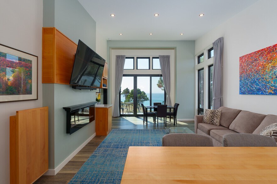More Photos Of 409 Jackson St, Port Orford Specialty For Sale