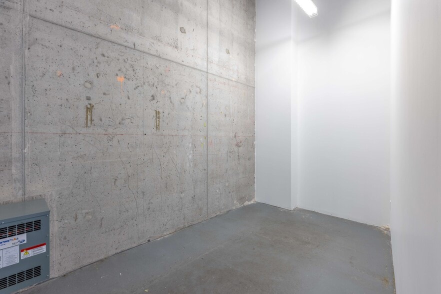 More Photos Of 123 Fort York Blvd, Toronto Storefront For Lease