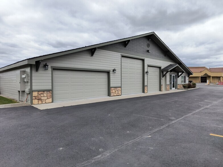 More Photos Of 521 S Fir Ave, Deer Park Auto Repair For Sale