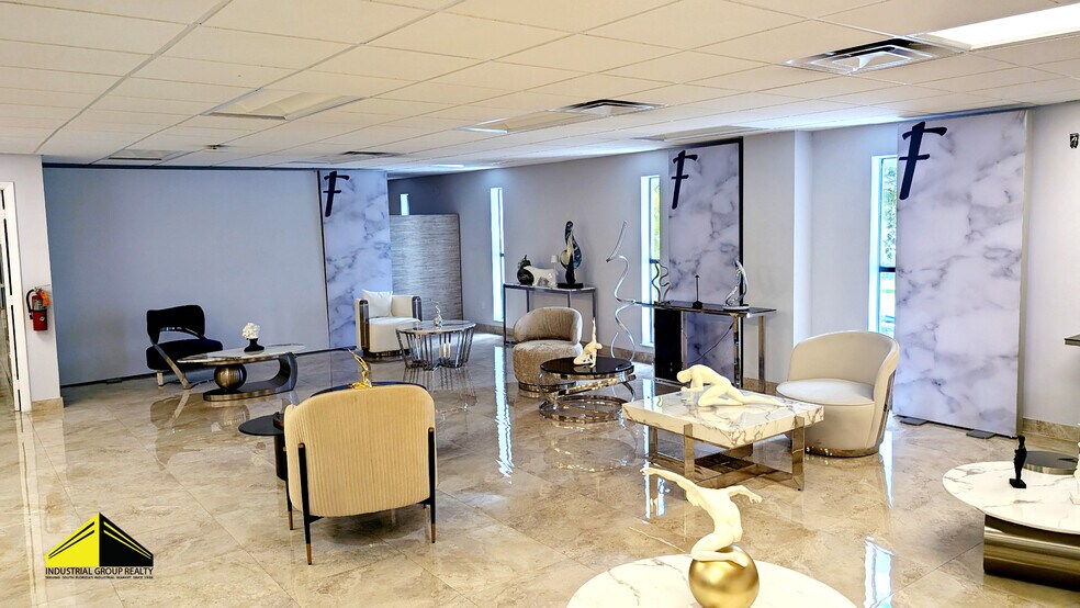 More Photos Of 2741 W 76th St, Hialeah Warehouse For Lease