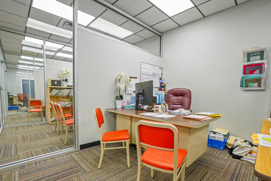 More Photos Of 283 N Broad St, Elizabeth Freestanding For Lease