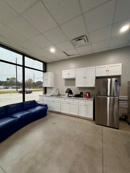 More Photos Of 16726 Huffmeister Rd, Cypress Freestanding For Lease