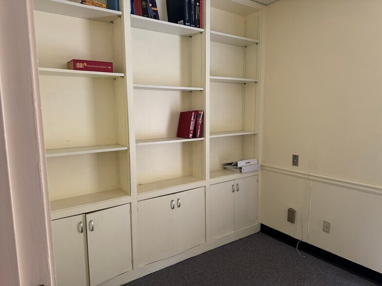 More Photos Of 606 Academy Ave, Dublin Medical For Lease