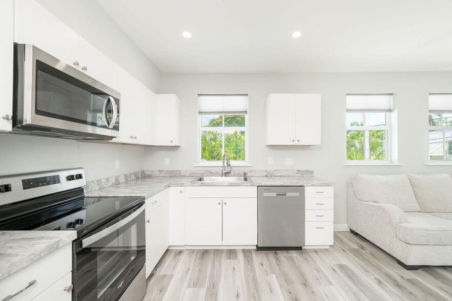 More Photos Of 532 Margaret St, Key West Restaurant For Sale