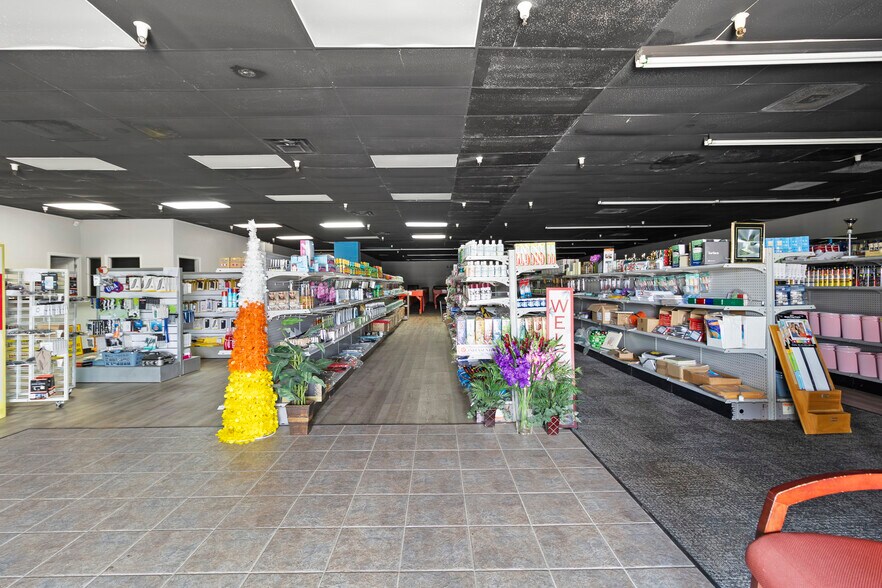 More Photos Of 1908 Hialeah Dr, Seabrook Storefront Retail Office For Sale