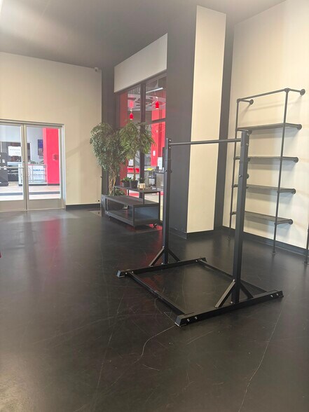 More Photos Of 10000 Emmett F Lowry Expy, Texas City Health Club For Lease