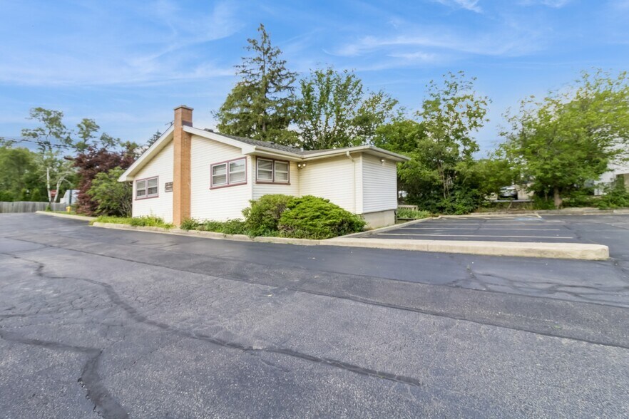 Primary Photo Of 217 55th St, Clarendon Hills Office For Sale