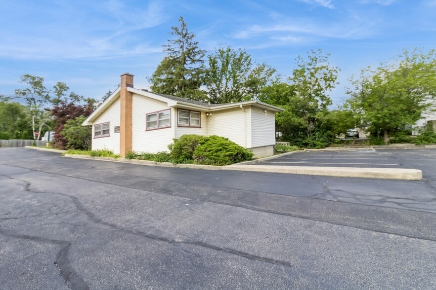 More Photos Of 217 55th St, Clarendon Hills Medical For Sale