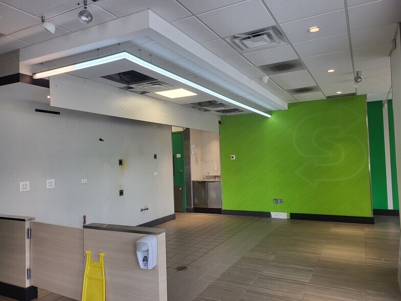 More Photos Of 1125 N Western Ave, Chicago Storefront Retail Office For Lease
