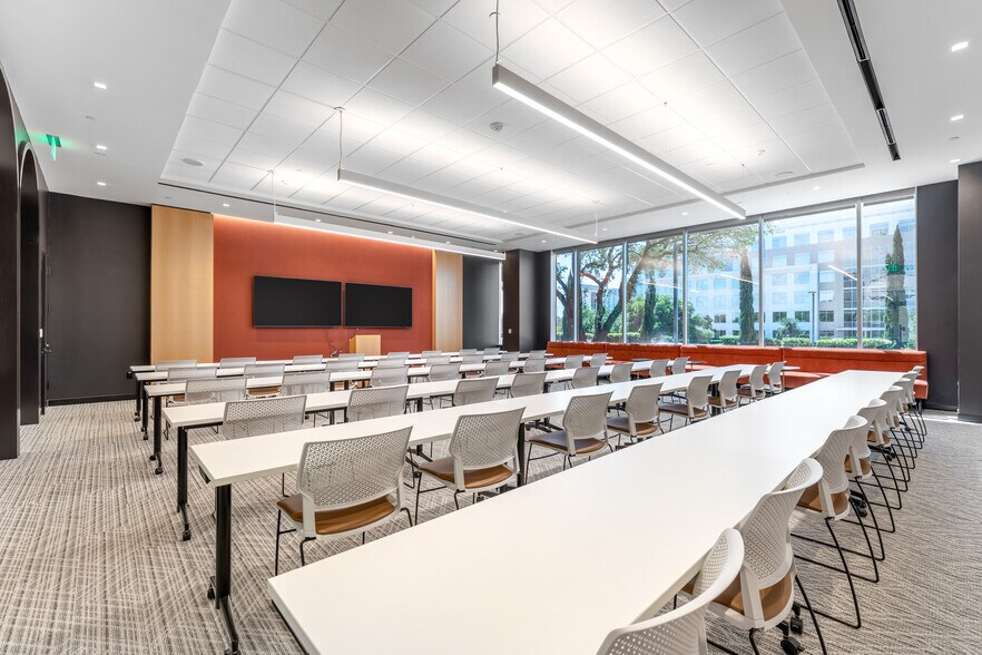 More Photos Of 14643 N Dallas Pky, Dallas Office For Lease