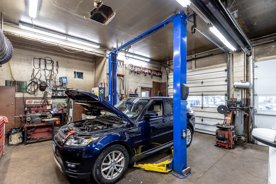 More Photos Of 252 Kenmore Ave, Buffalo Auto Repair For Sale
