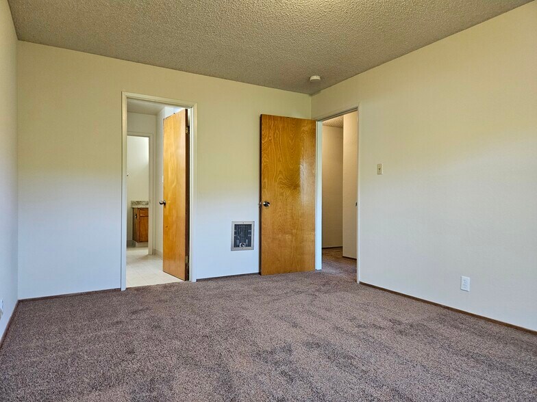 More Photos Of 1049 Armstrong St, Hayward Apartments For Sale