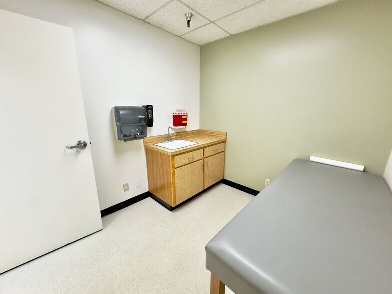 More Photos Of 887 E 2nd St, Pomona Medical For Lease