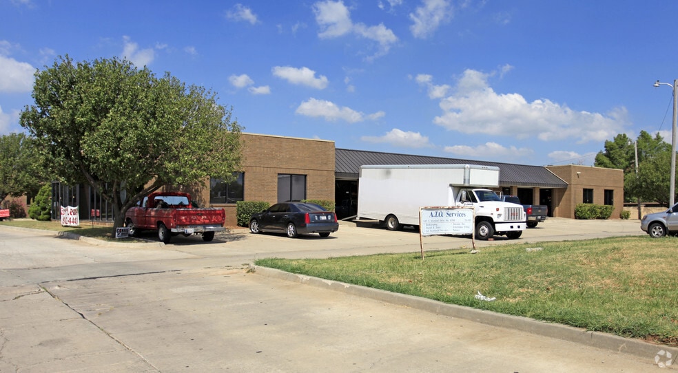More Photos Of 11102 N Stratford Dr, Oklahoma City Office For Sale