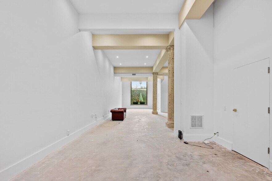 More Photos Of 210 S Kenwood St, Glendale Loft Creative Space For Lease