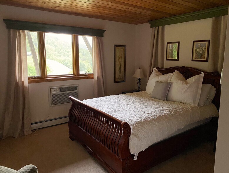 More Photos Of 151 Smead Hill Rd, Greenfield Specialty For Sale