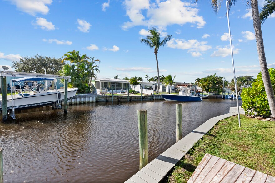 More Photos Of 2456 SW Hideaway Ln, Stuart Apartments For Sale