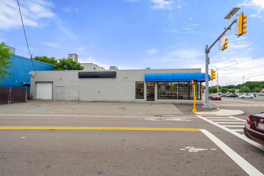 More Photos Of 628 Belmont St, Brockton Freestanding For Lease