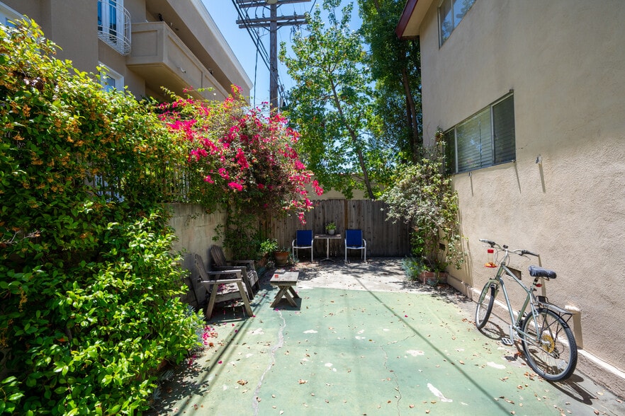 More Photos Of 720 S Plymouth Blvd, Los Angeles Apartments For Sale
