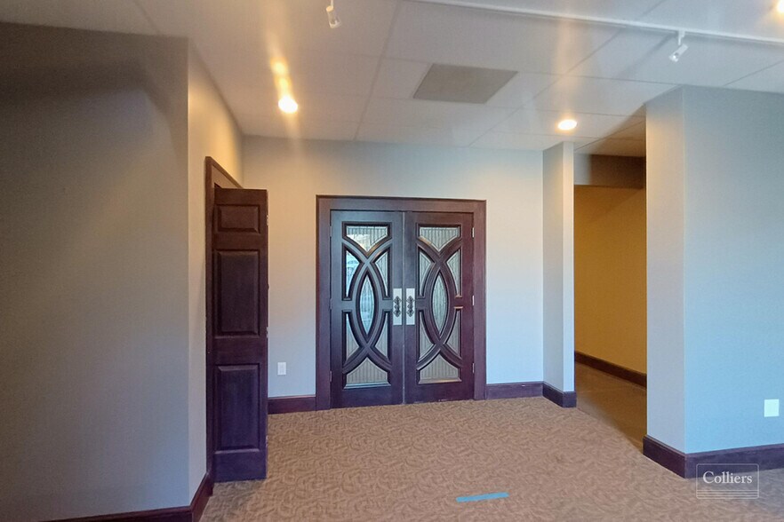 More Photos Of 3110 Wade Hampton Blvd, Taylors Storefront For Sale