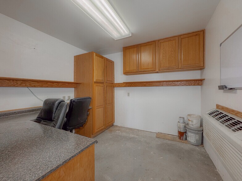 More Photos Of 210-212 N Pine St, Ponca City Light Distribution For Sale