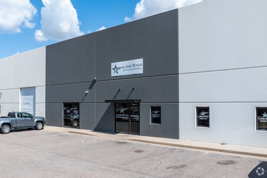 More Photos Of 400 S Hudiburg Cir, Oklahoma City Warehouse For Lease