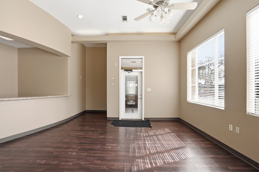 More Photos Of 1650 W Northwest Hwy, Grapevine Medical For Lease