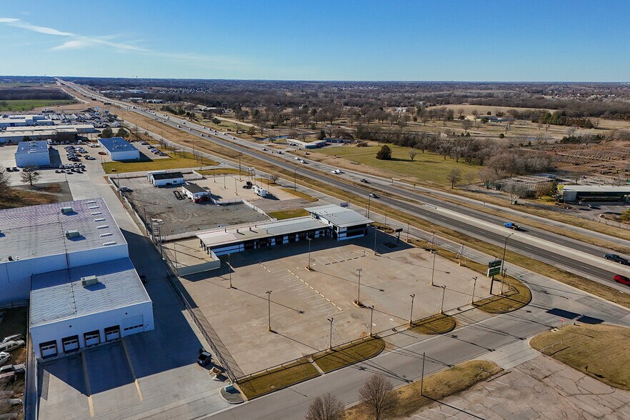 More Photos Of 11209 W Kellogg, Wichita Auto Dealership For Sale