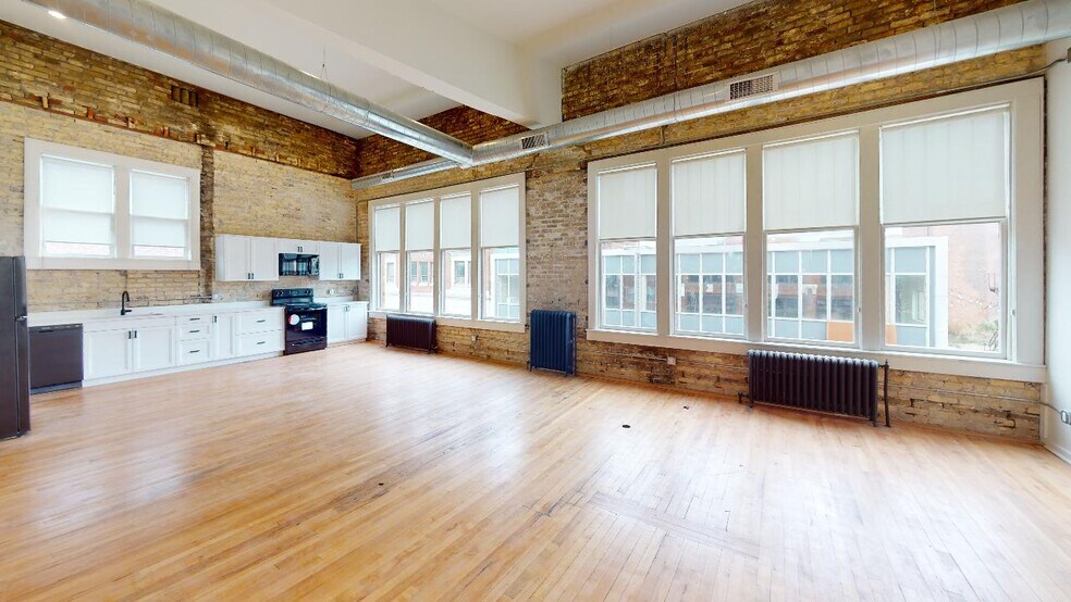 More Photos Of 17 W Lawrence St, Pontiac Apartments For Sale