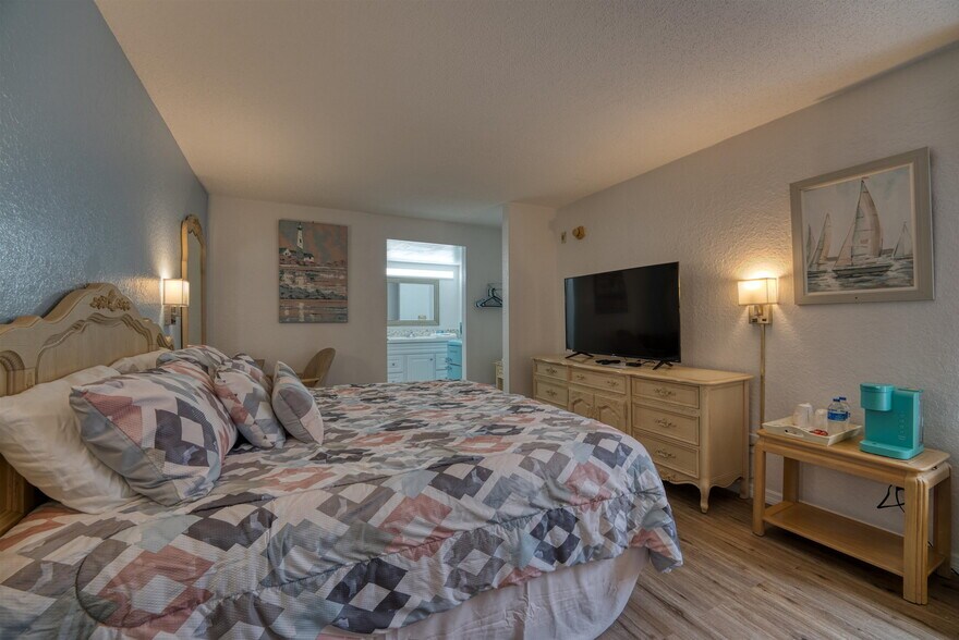 More Photos Of 107 Anastasia Blvd, Saint Augustine Hotel For Sale