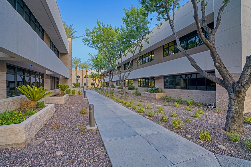 More Photos Of 5605 W Eugie Ave, Glendale Medical For Lease