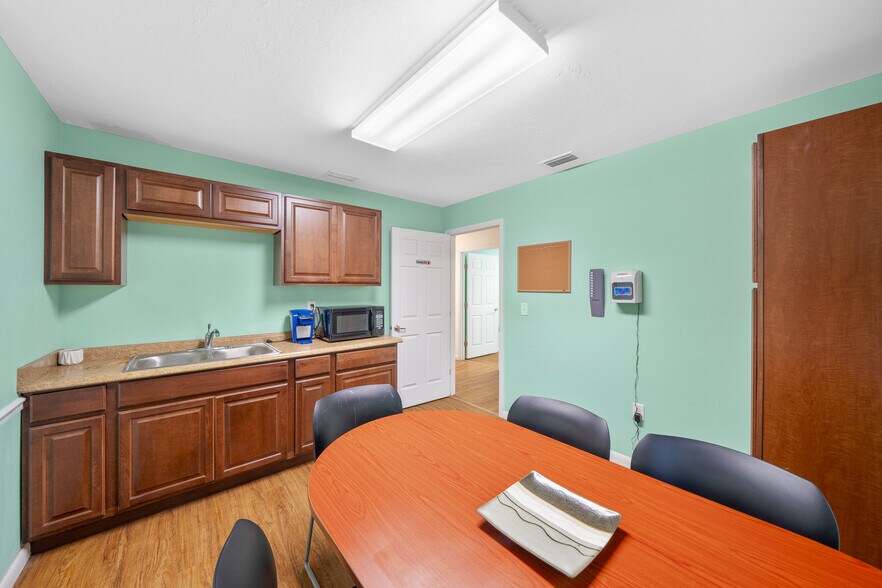 More Photos Of 1415 NW 23rd Ave, Chiefland Medical For Sale