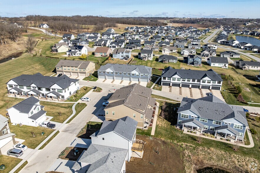 More Photos Of 10049 Stark Dr, West Des Moines Apartments For Sale