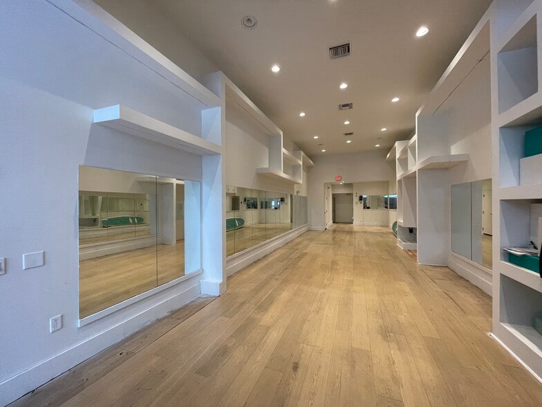 More Photos Of 355-359 Miracle Mile, Coral Gables Freestanding For Lease