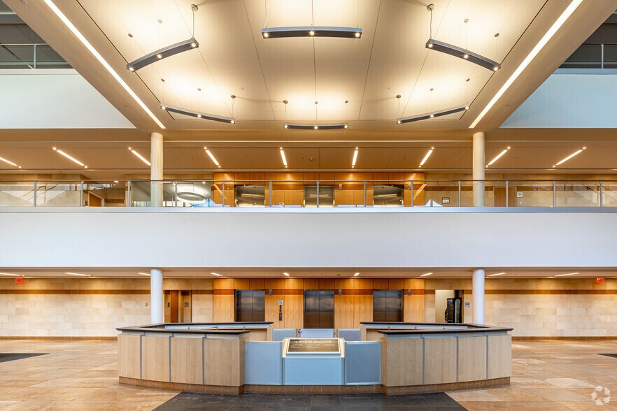 More Photos Of 5 Wood Hollow Rd, Parsippany Office For Lease