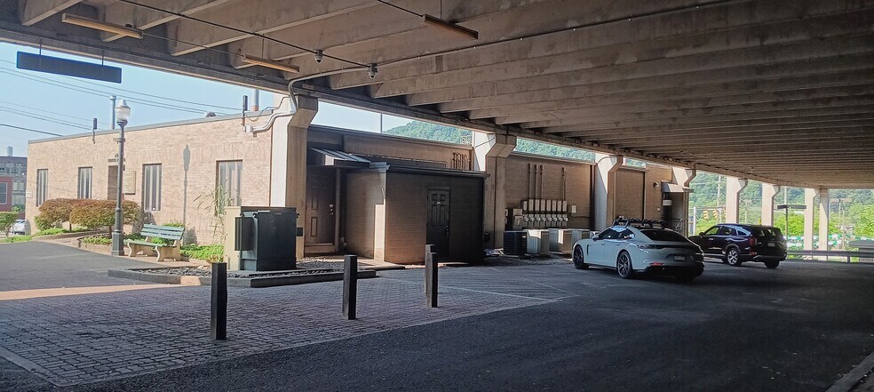 More Photos Of 251 7th St, New Kensington Medical For Sale