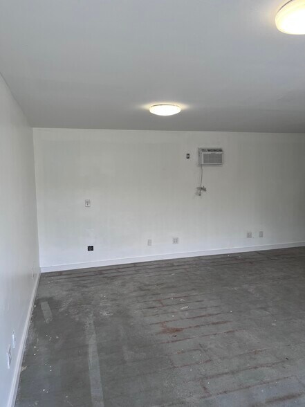 More Photos Of 3942 Arnold Ave, Naples Unknown For Lease