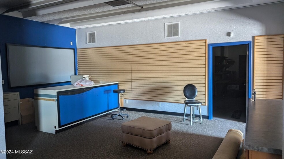 More Photos Of 2901 N Country Club Rd, Tucson Freestanding For Sale