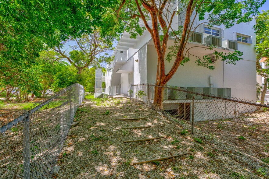 More Photos Of 14 125th Street Gulf, Marathon Office Residential For Sale